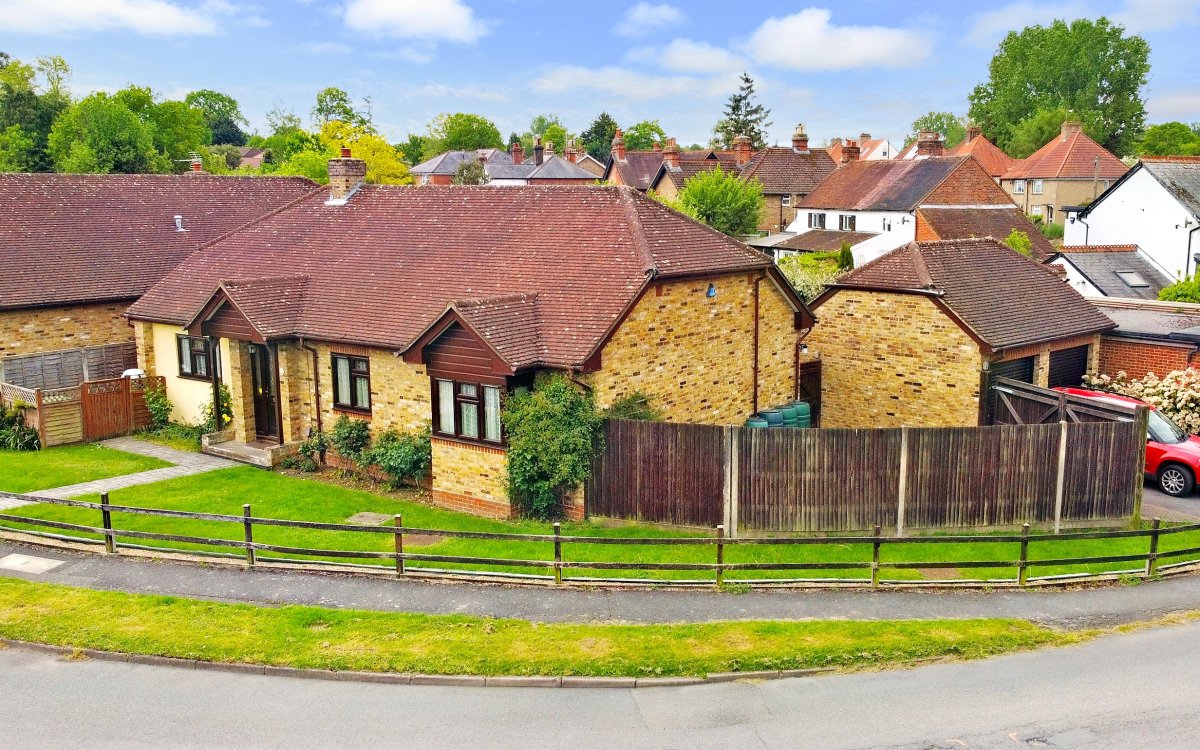 3 bedroom property for sale in Sole Farm Road, Great Bookham