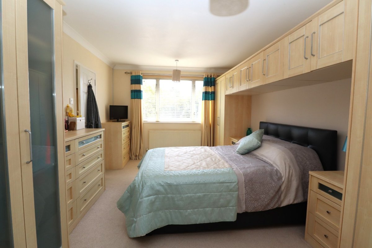 4 bedroom property for sale in Upton Way, Broadstone, Dorset, BH18