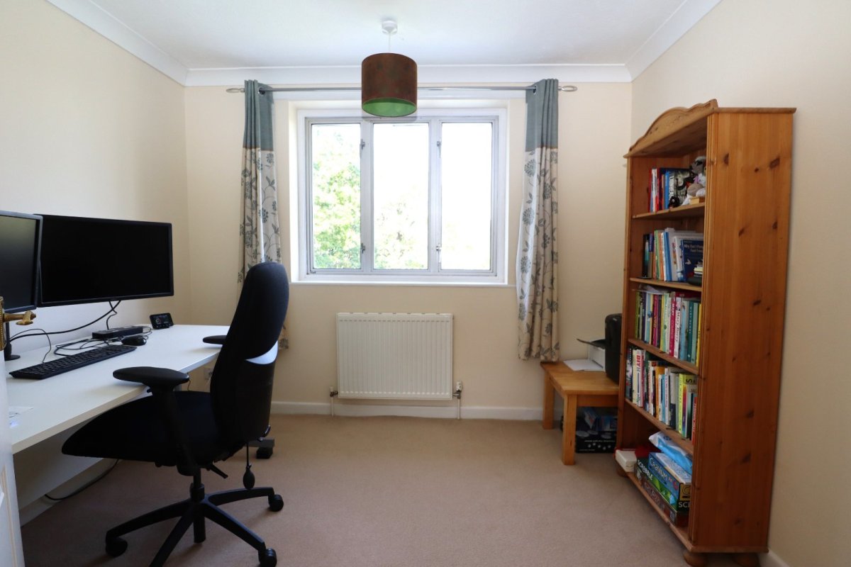 4 bedroom property for sale in Upton Way, Broadstone, Dorset, BH18