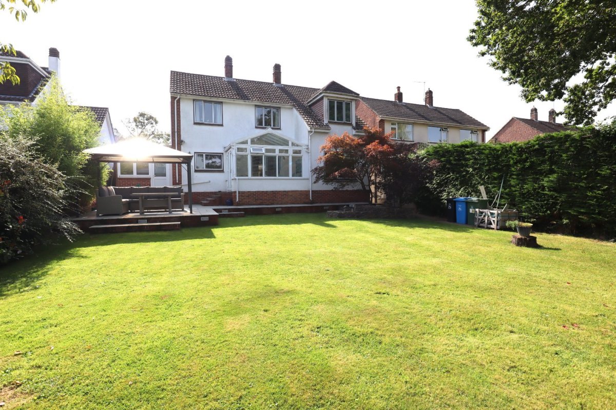 4 bedroom property for sale in Upton Way, Broadstone, Dorset, BH18