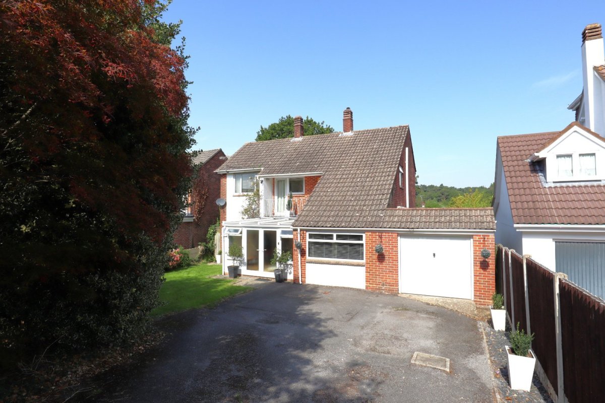 4 bedroom property for sale in Upton Way, Broadstone, Dorset, BH18