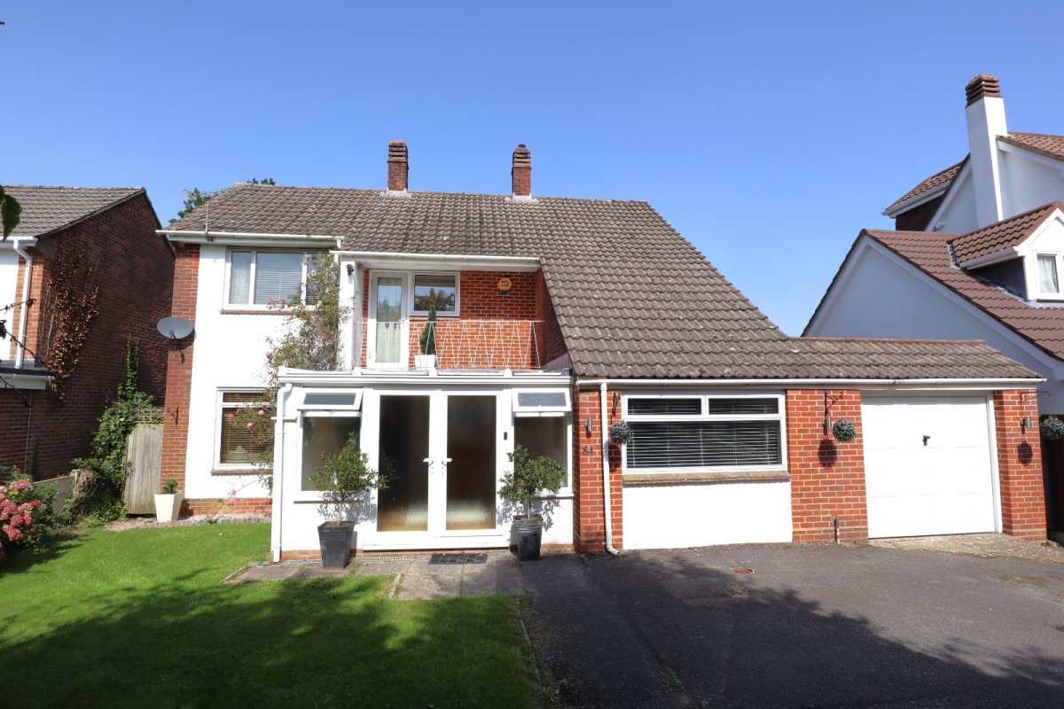 4 bedroom property for sale in Upton Way, Broadstone, Dorset, BH18