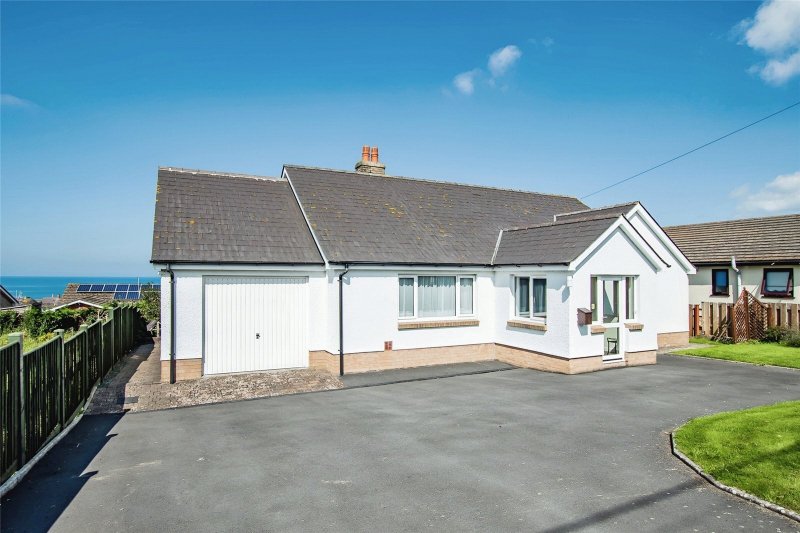 2 bedroom property for sale in Tresaith Road, Aberporth, Aberteifi