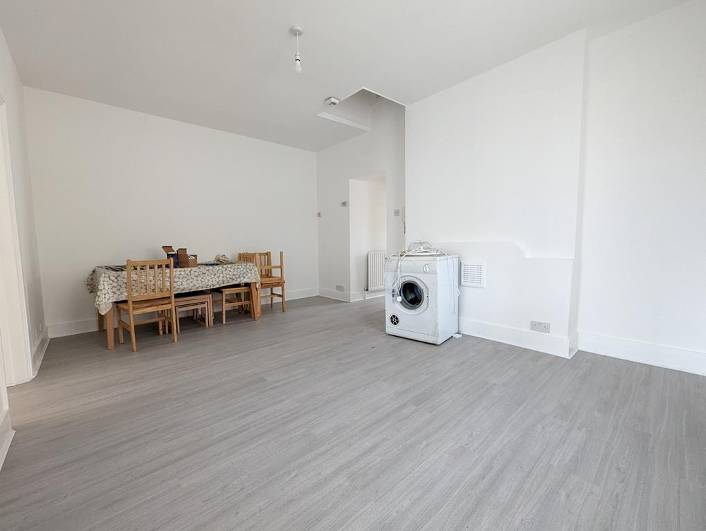 Two Bedroom Flat To Let West Hendon Broadway NW9 Image 3