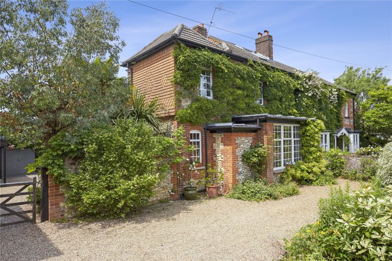 5 bedroom property for sale in Essendene Road, CATERHAM, CR3 Guide