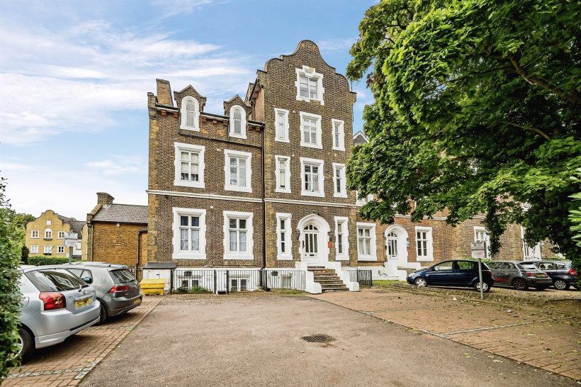 Upton Park, Slough 2 bedroom flat Roger Platt