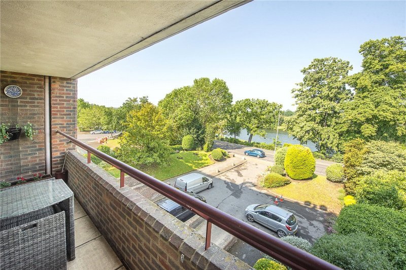 3 bedroom property for sale in Portsmouth Road, Kingston upon thames