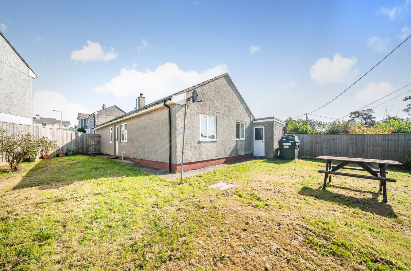 3 bedroom property for sale in Trethannas Gardens, Praze, Camborne