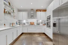 Royal Drive, LONDON, N11 photo 3