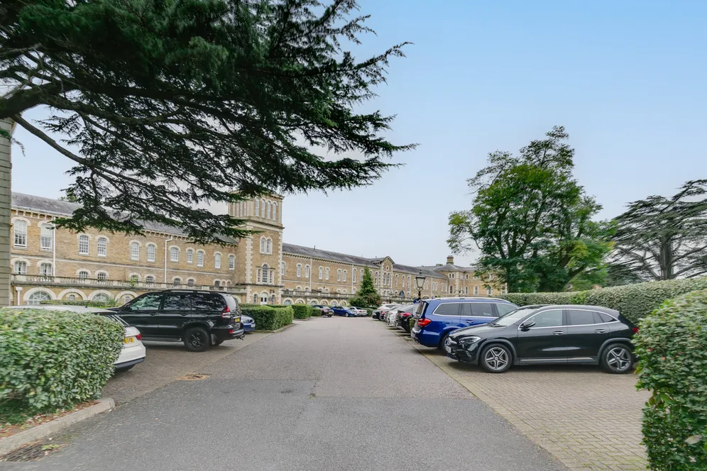 Royal Drive, LONDON, N11 photo 11