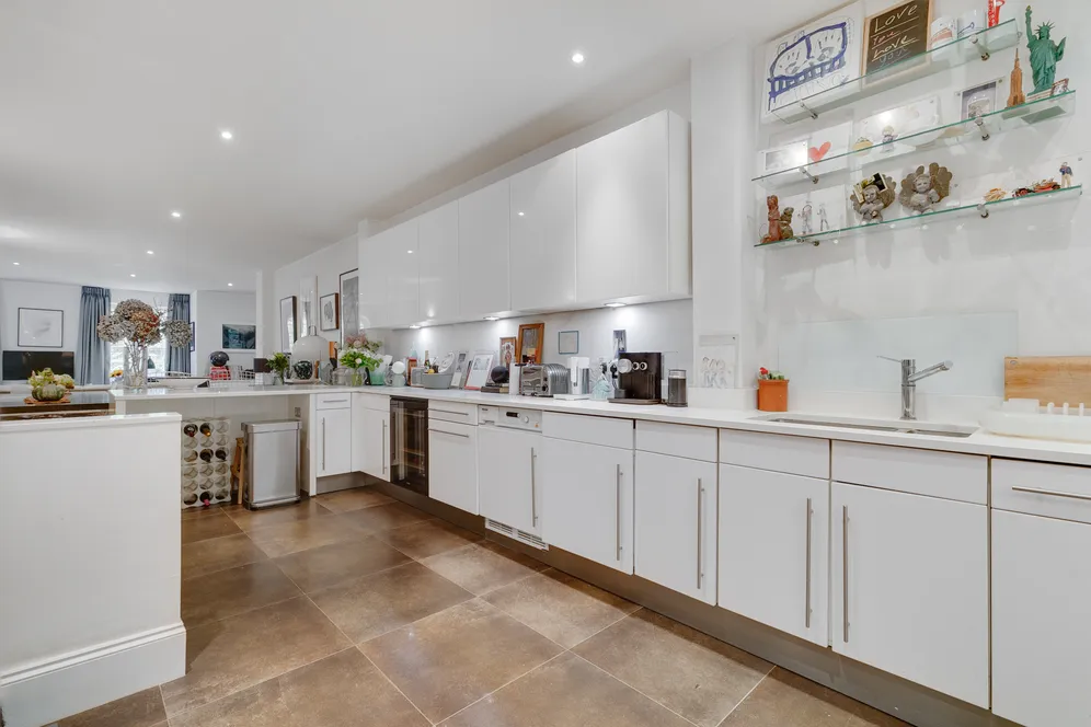 Royal Drive, LONDON, N11 photo 22