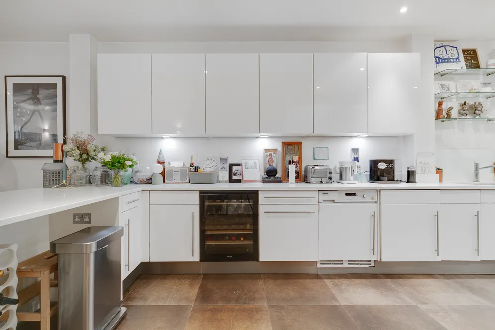 Royal Drive, LONDON, N11 photo 24