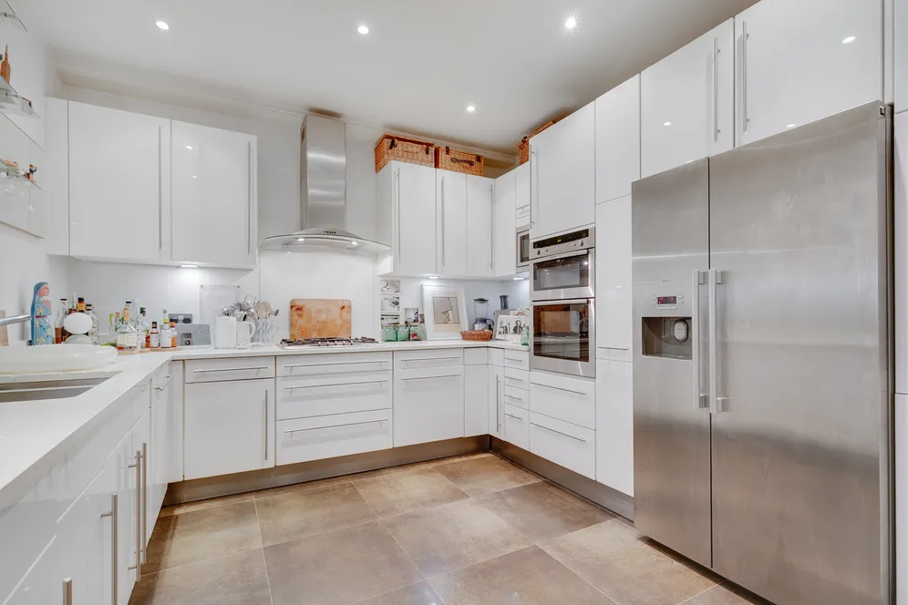 Royal Drive, LONDON, N11 photo 25