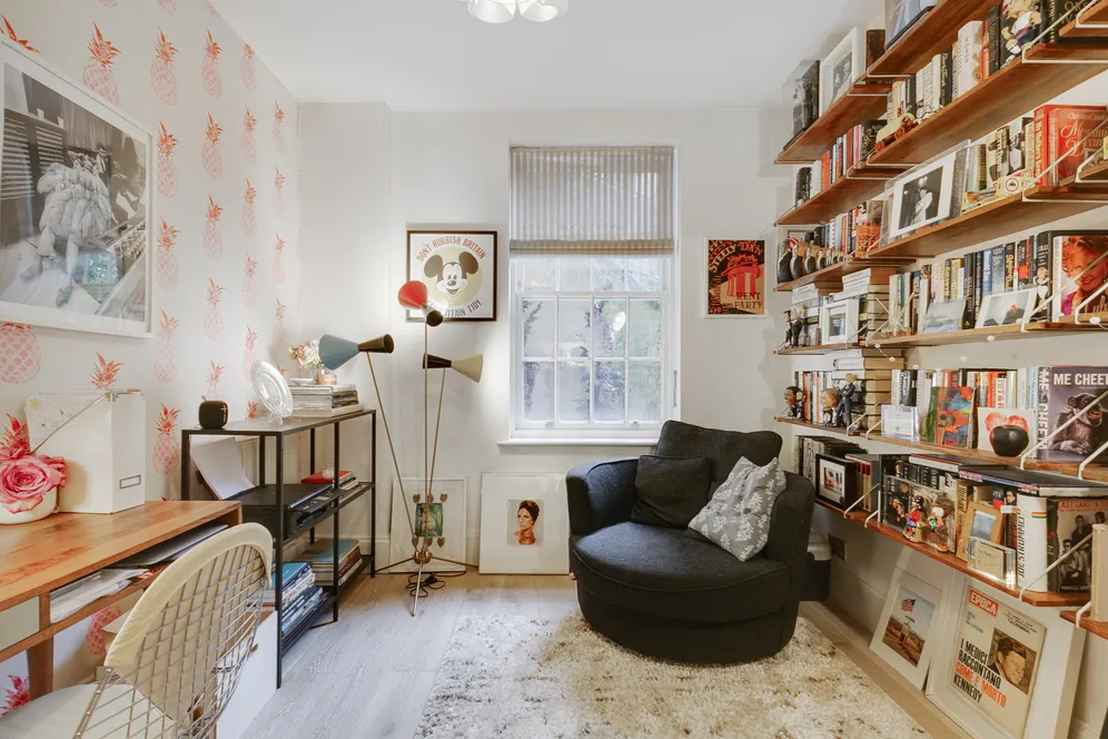 Royal Drive, LONDON, N11 photo 27