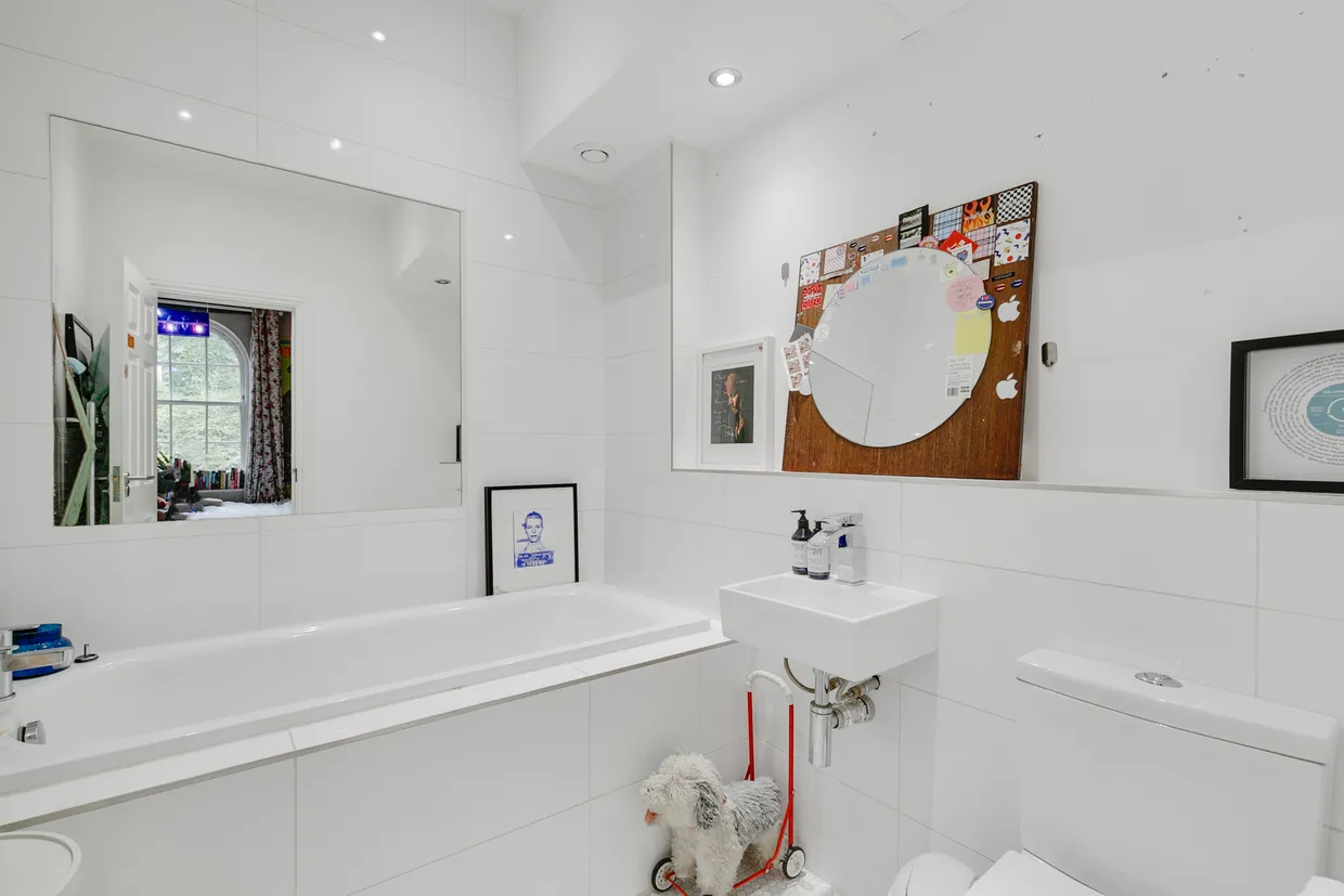 Royal Drive, LONDON, N11 photo 33