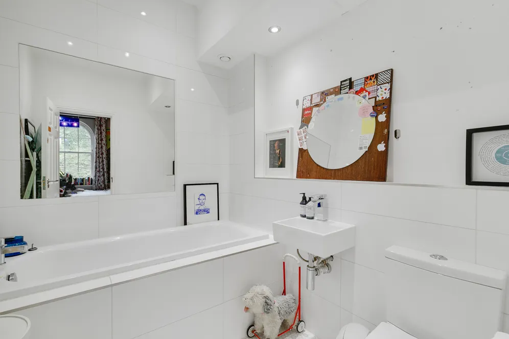 Royal Drive, LONDON, N11 photo 33