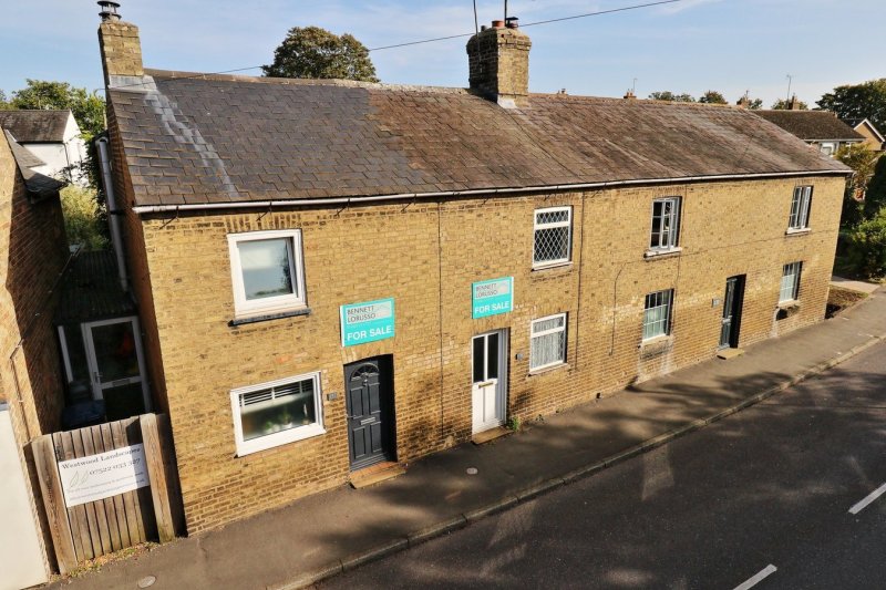 2 bedroom property for sale in High Street, Offord Cluny, St Neots