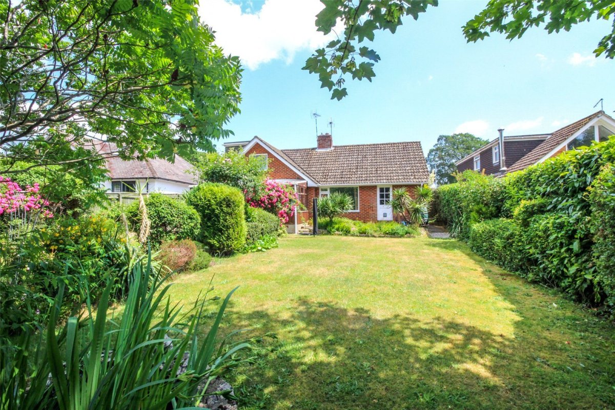 4 bedroom property for sale in Thursby Road, Highcliffe, Christchurch