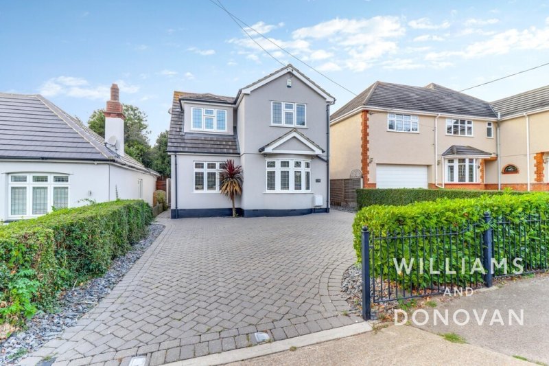 3 bedroom property for sale in Thundersley Park Road, South Benfleet