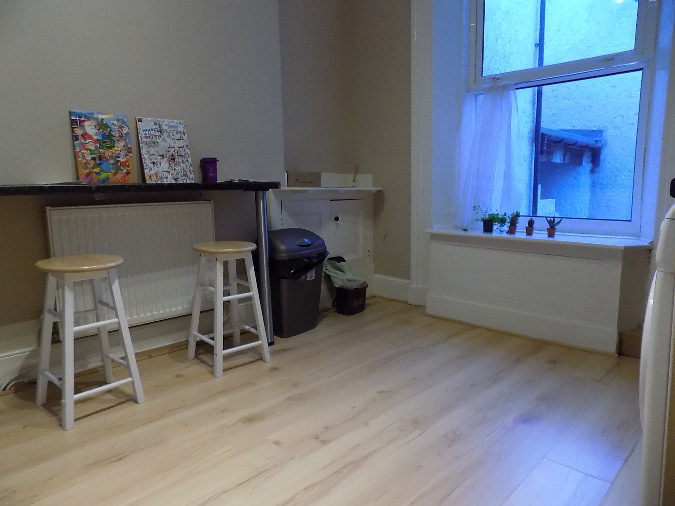 2 bedroom property to let in Holyhead Road, Bangor, Gwynedd, LL57 £