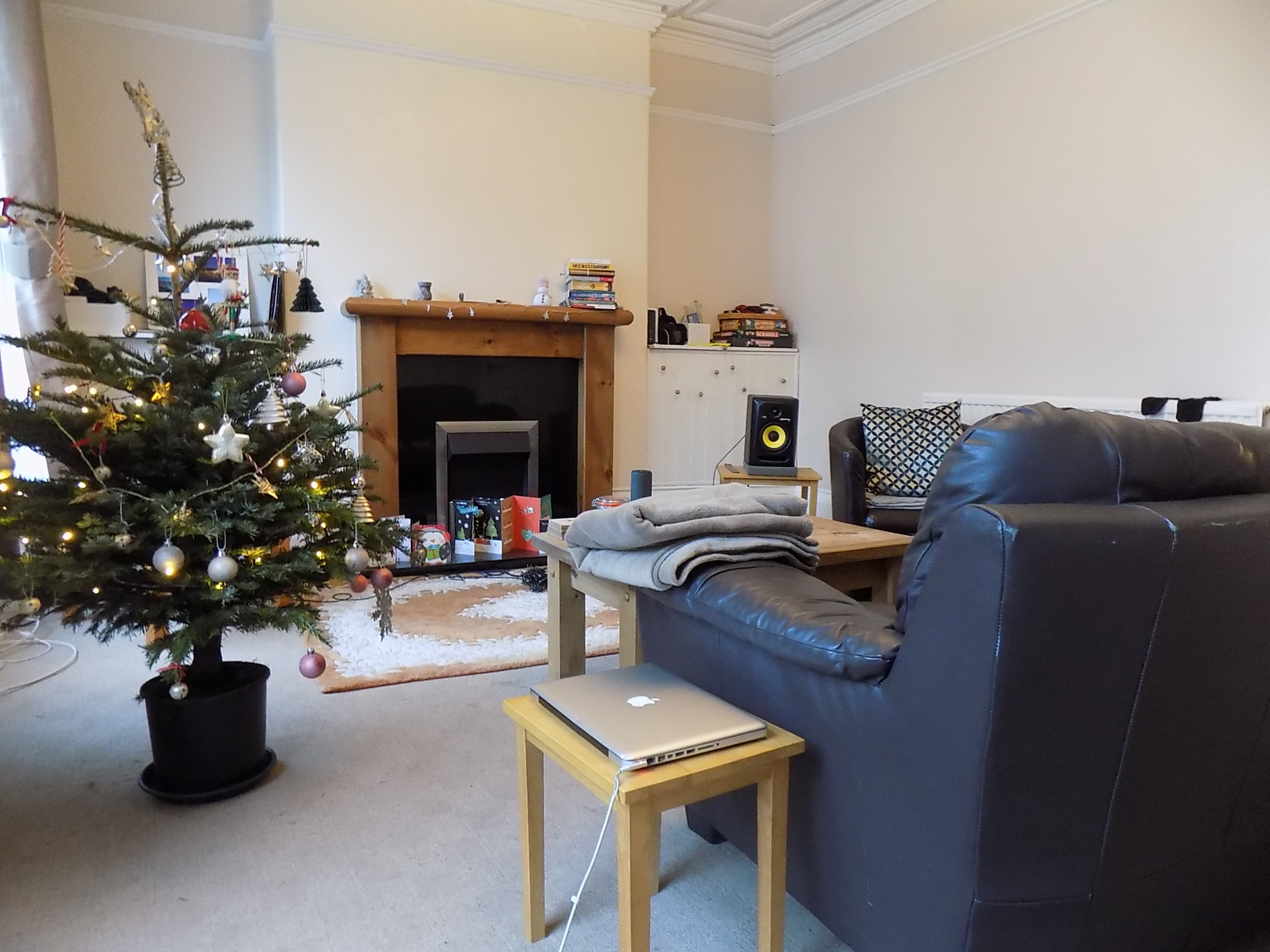 2 bedroom property to let in Holyhead Road, Bangor, Gwynedd, LL57 £