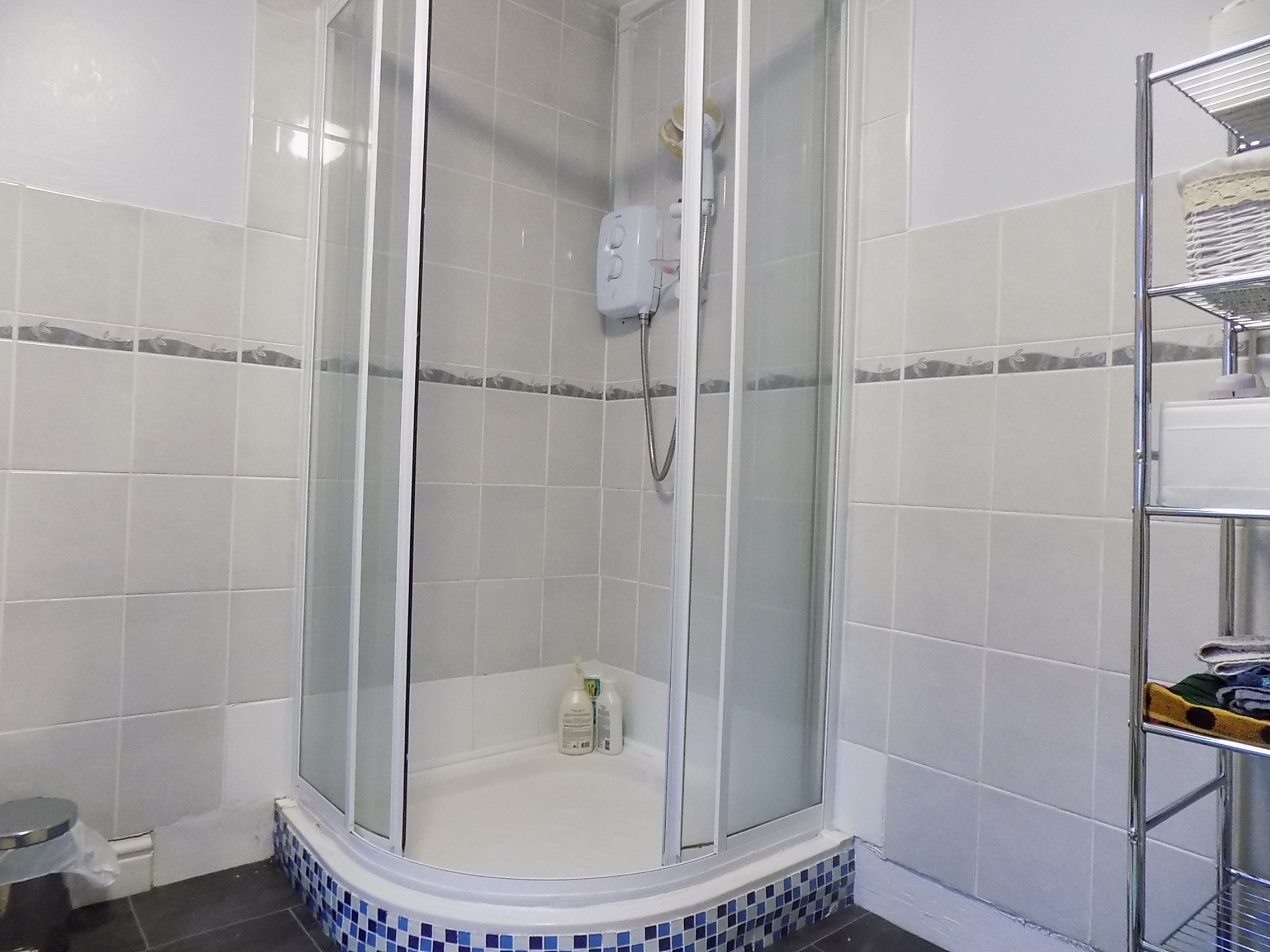 2 bedroom property to let in Holyhead Road, Bangor, Gwynedd, LL57 £