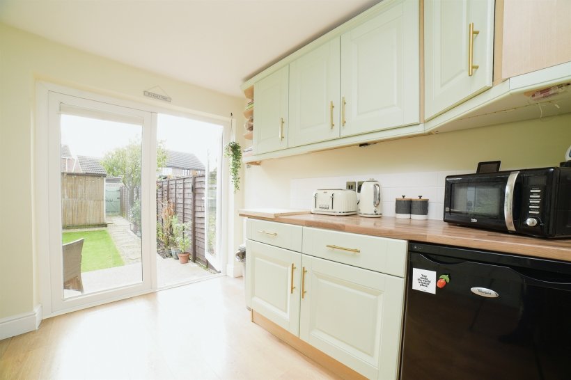 Linthorpe Grove, Willerby, Hull 2 bedroom terraced house William H