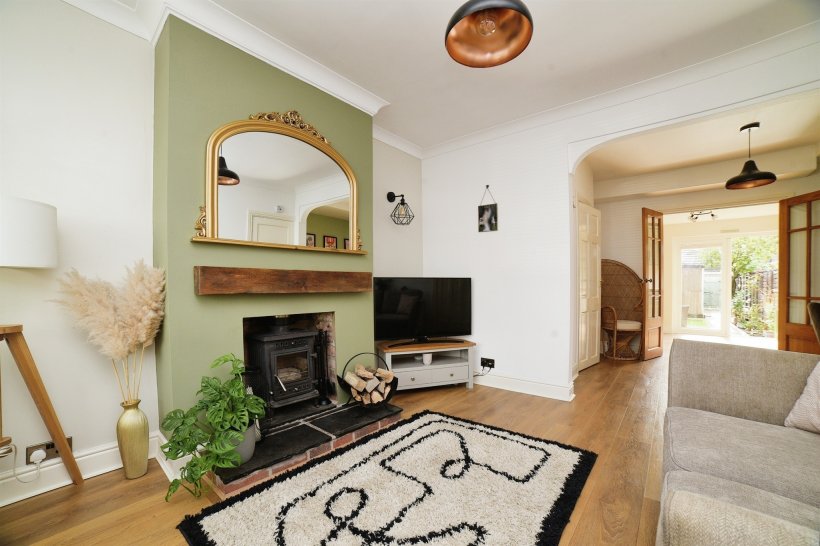 Linthorpe Grove, Willerby, Hull 2 bedroom terraced house William H