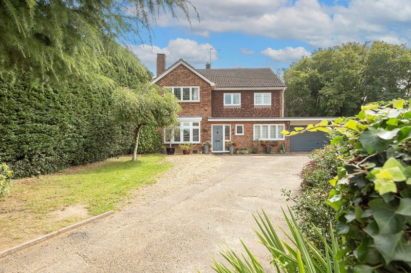 4 bedroom property for sale in Wheathampstead Road, Harpenden, AL5