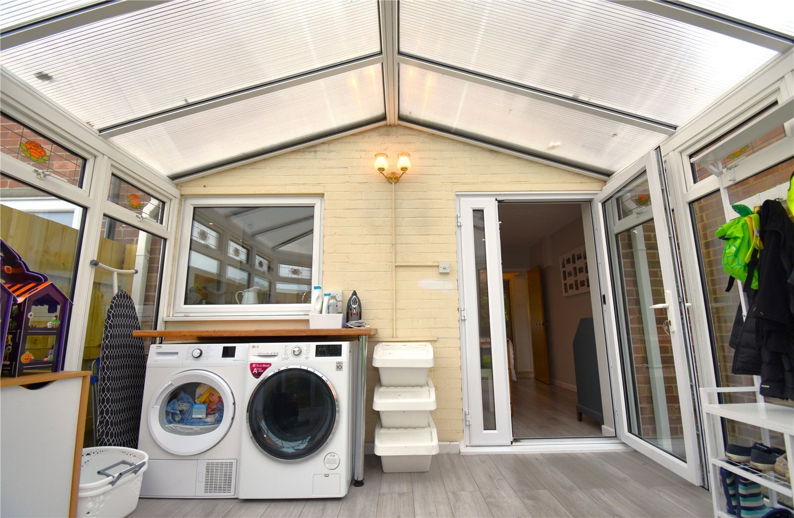 3 bedroom property for sale in Mansell Drive, Newbury, RG14 Guide