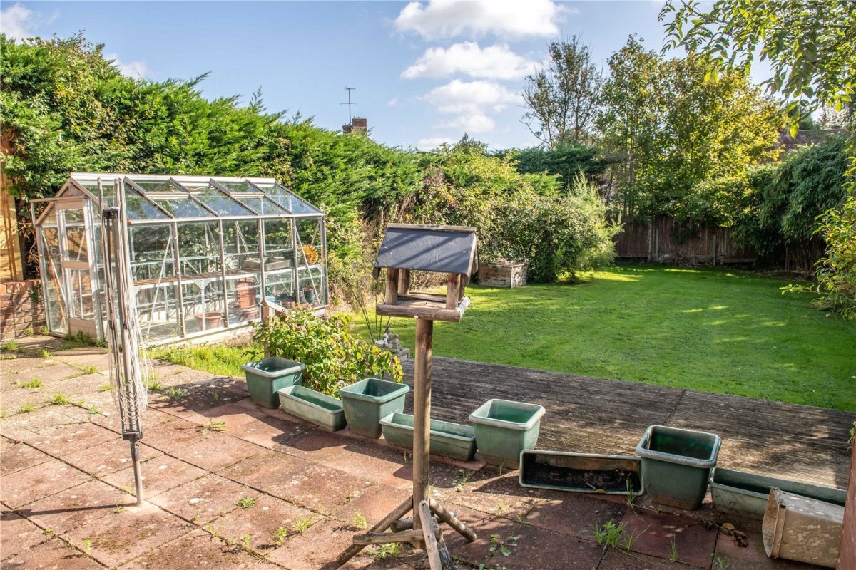 3 bedroom property for sale in Hunters Way, Uckfield, East Sussex, TN22