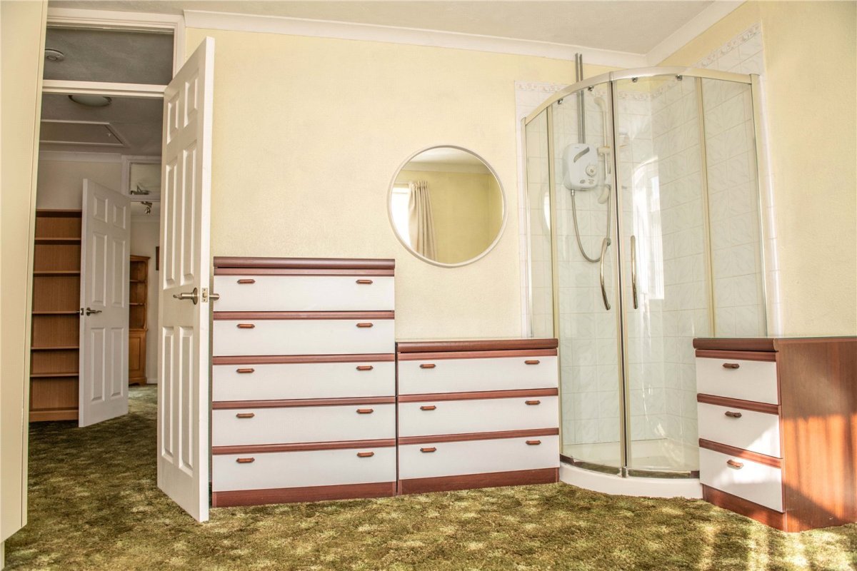 3 bedroom property for sale in Hunters Way, Uckfield, East Sussex, TN22