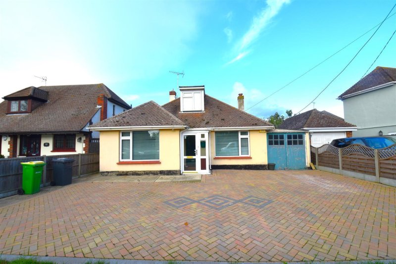 3 bedroom property for sale in Stambridge Road, Rochford £400,000