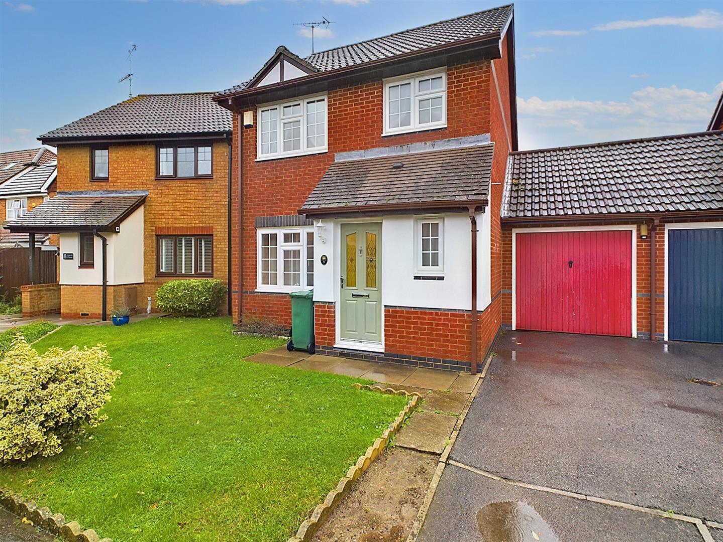 3 bedroom property for sale in Hardy Close, Horley £424,950