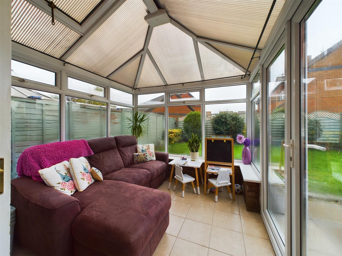 3 bedroom property for sale in Hardy Close, Horley £424,950