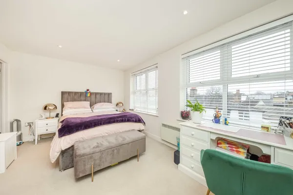 Queens Road, Weybridge, KT13 photo 5