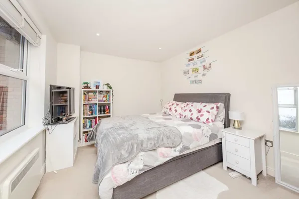 Queens Road, Weybridge, KT13 photo 6
