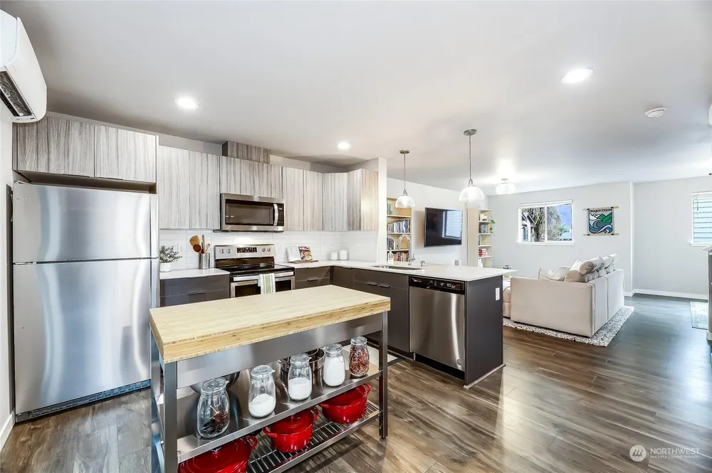 4920 S Willow St, Seattle, WA 98118