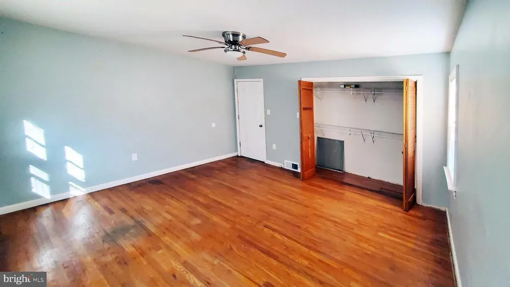 10 Ranchwood Dr, Ewing, NJ 08618