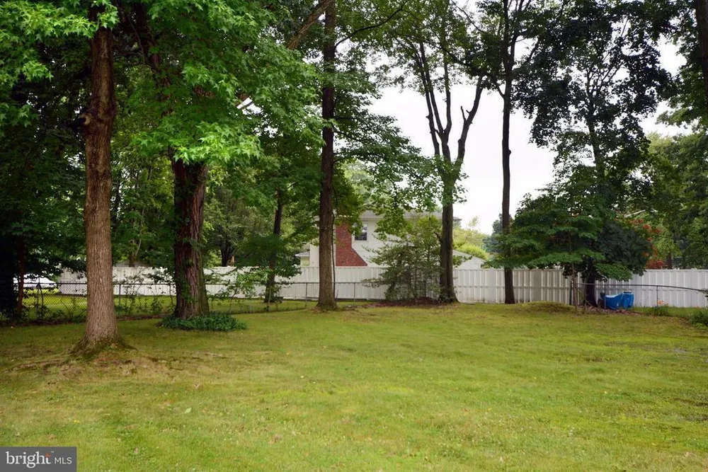 10 Ranchwood Dr, Ewing, NJ 08618