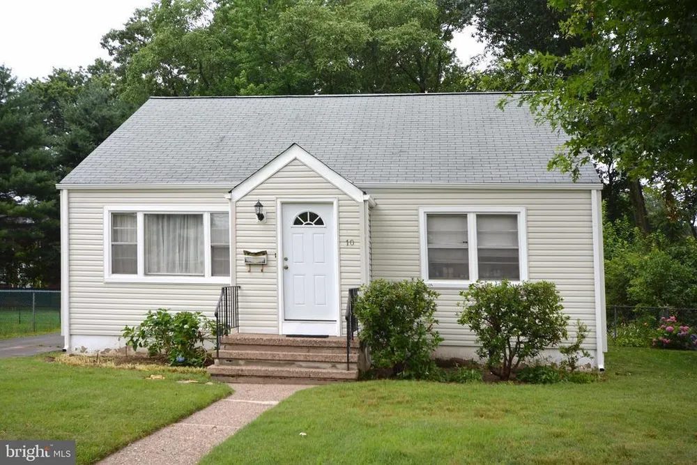 10 Ranchwood Dr, Ewing, NJ 08618