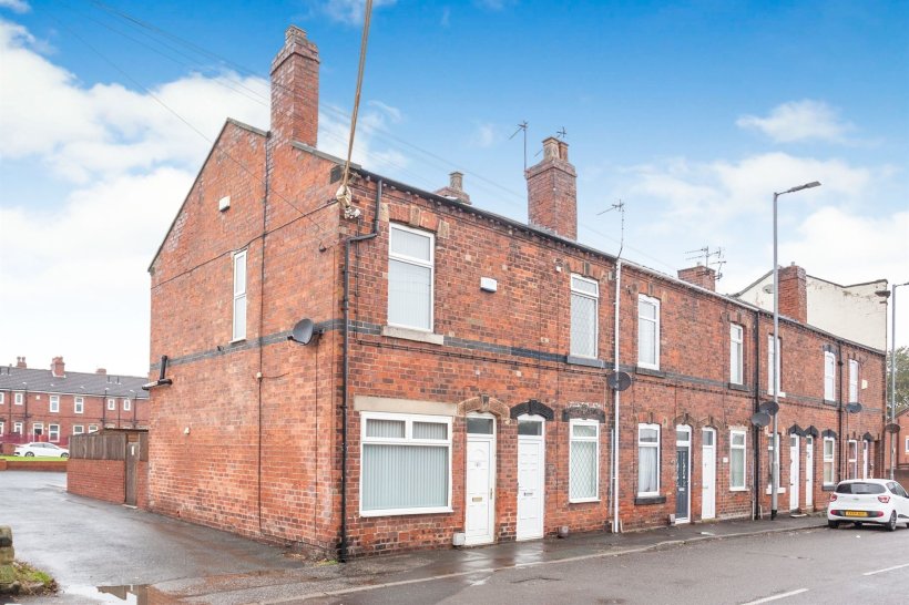 Painthorpe Lane, Crigglestone, WAKEFIELD 2 bedroom end of terrace