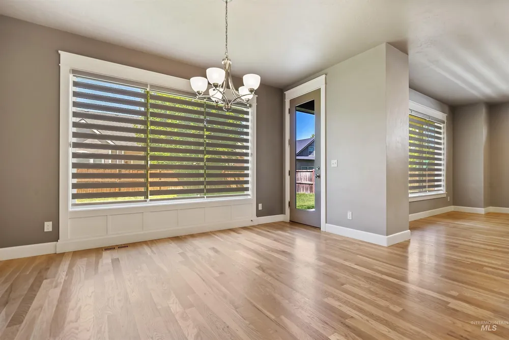593 W Dreyfuss Ln, Meridian, ID 83646