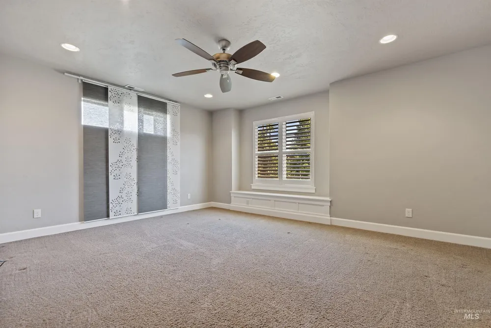 593 W Dreyfuss Ln, Meridian, ID 83646