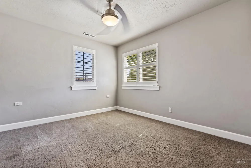 593 W Dreyfuss Ln, Meridian, ID 83646