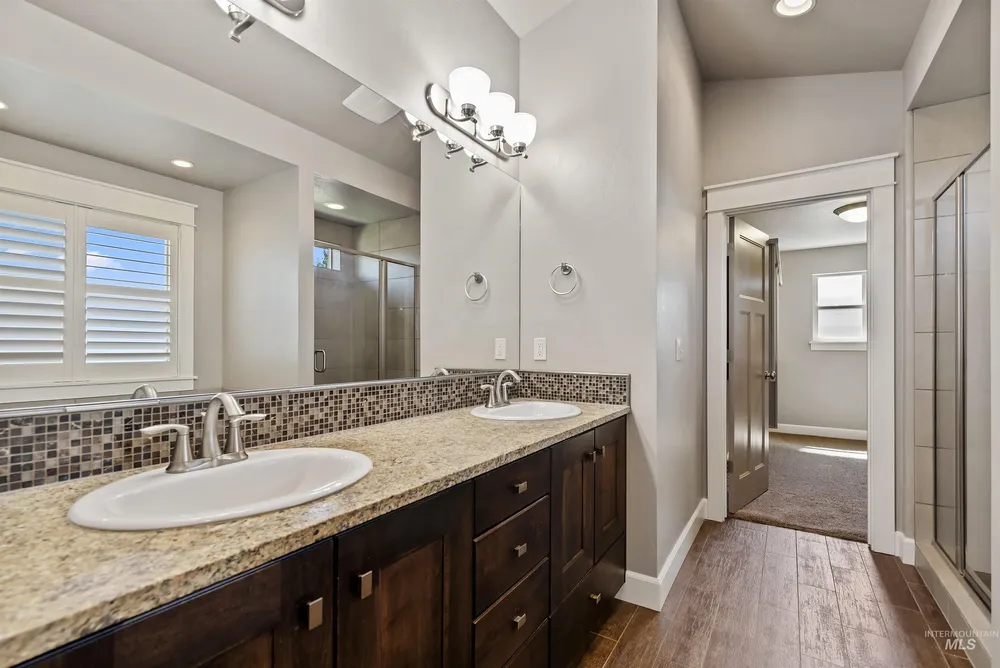 593 W Dreyfuss Ln, Meridian, ID 83646
