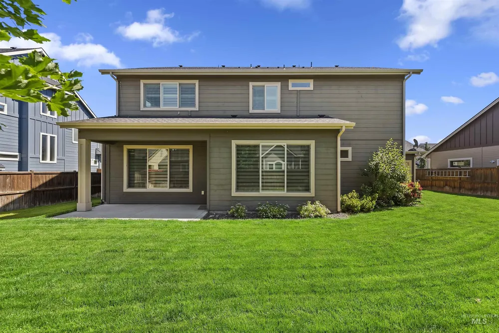 593 W Dreyfuss Ln, Meridian, ID 83646