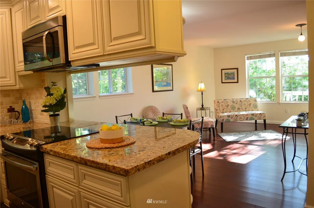 2670 118th Ave SE, Bellevue, WA 98005