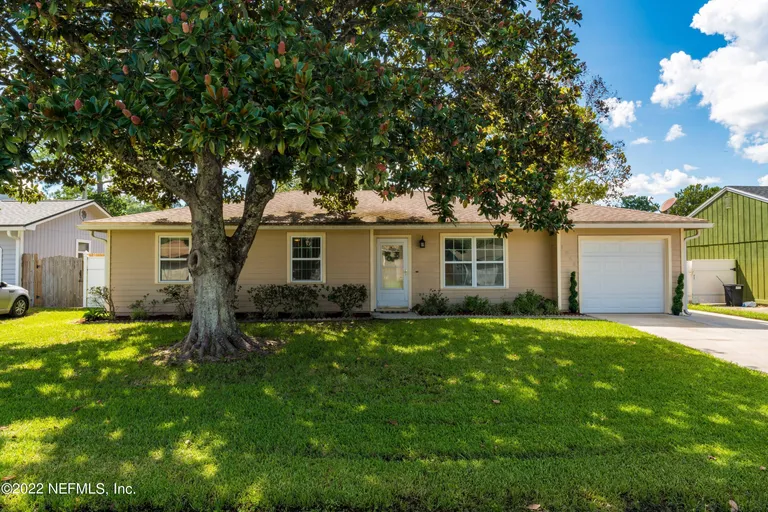 1868 Shannon Lake Dr, Middleburg, FL 32068