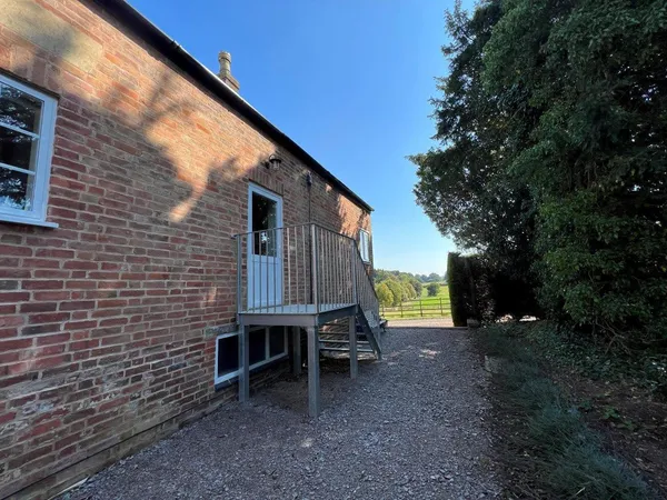 THE STABLE APARTMENT, BAGGRAVE HALL, HUNGARTON